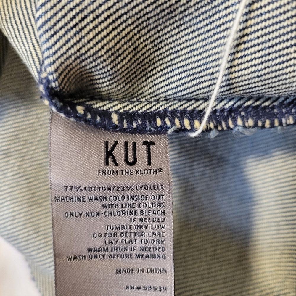 NWT Kut from the Kloth Women's Lana Cropped Cut Off Jean Denim Jacket Size Large - Picture 9 of 9